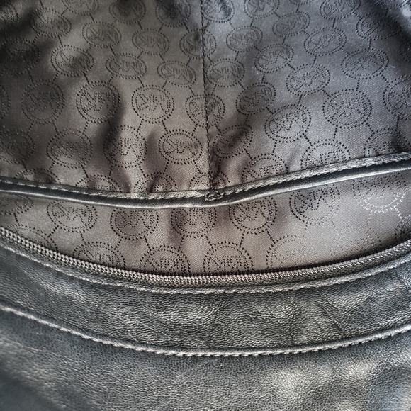 Michael Kors large leather hobo - EUC - Picture 5 of 11